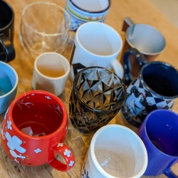 Las tazas de viaje de cerámica mantienen el café caliente